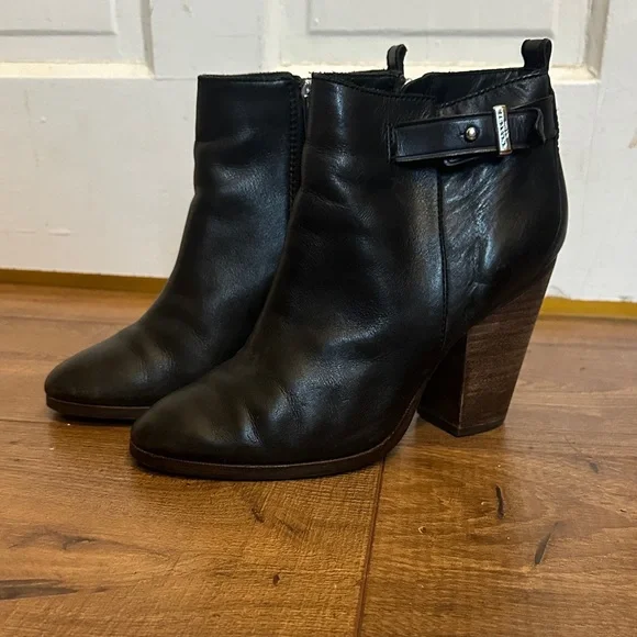 Coach Womens Hewes Safari Leather Almond Toe Ankle buckle black Booties 7 - Picture 2 of 9